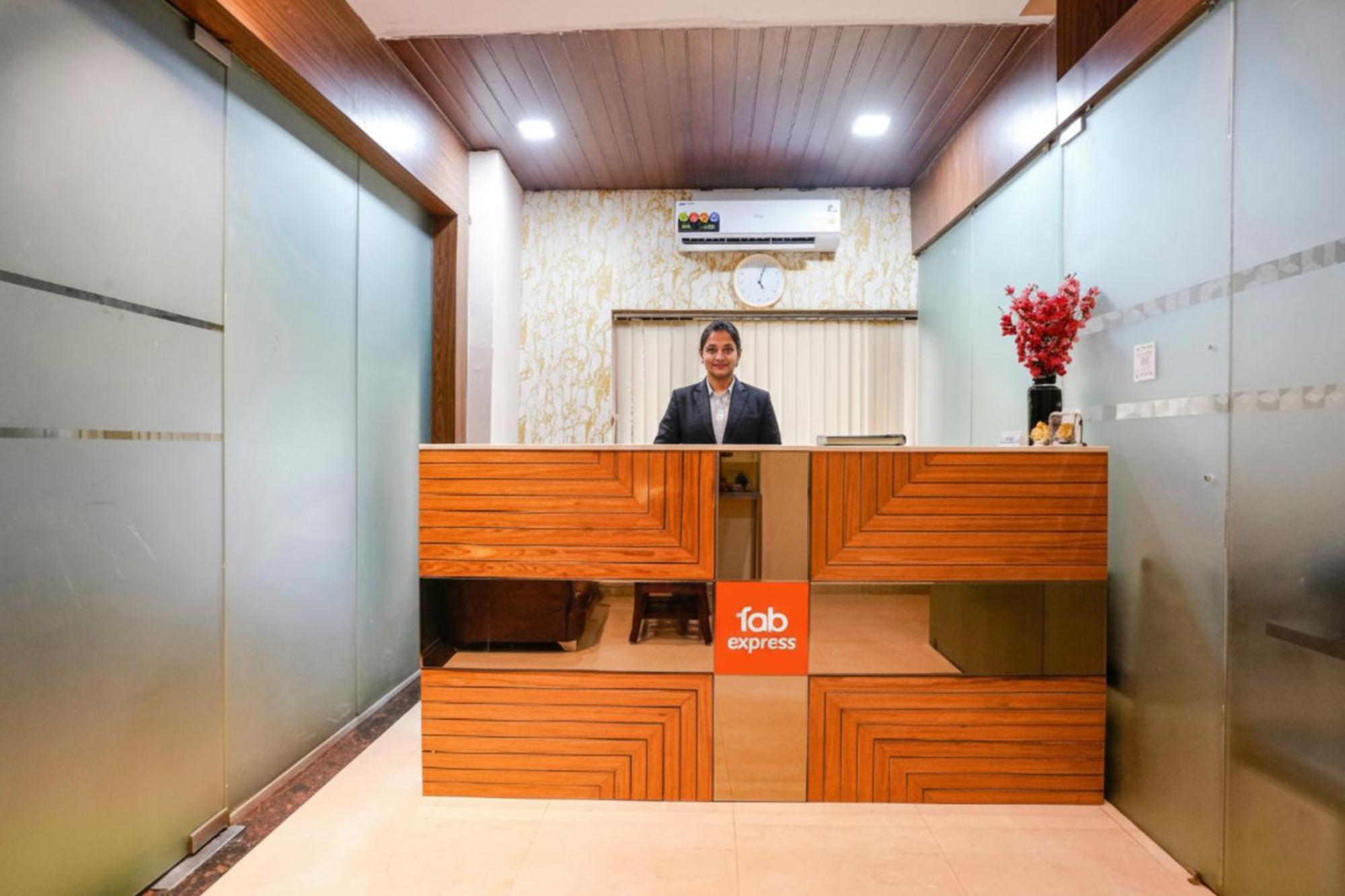 Via Wynd Hotel - Mumbai — Photos 1